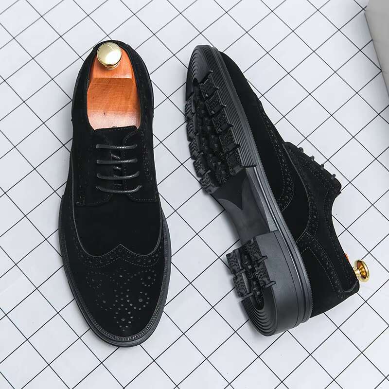 Fashionable Carved Design Men Flat Classic Business Leather Shoes Versatile Round Toe Summer Suede Men Loafers New