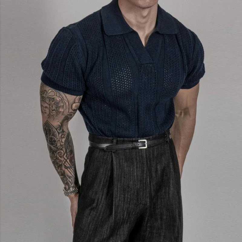Retro ultra-thin knitted mens polo shirt casual short sleeved hollow mesh knitted mens polo shirt spring summer fashionable polo collar mens top X2502