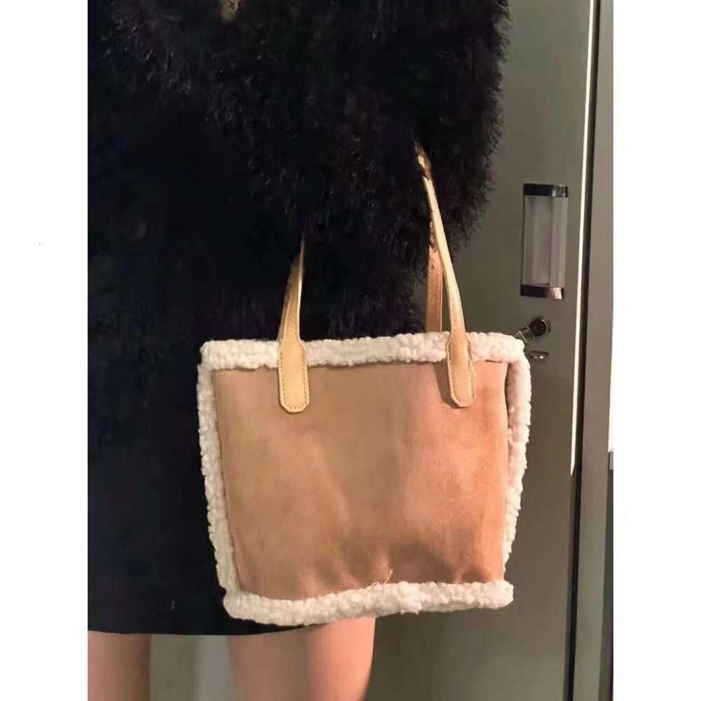 New Lamb Wool Winter New Retro Tote Bag, Fashionable And Versatile Single Shoulder Handbag