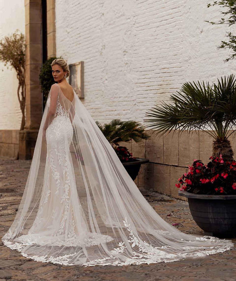 Elegant Plunging Neckline Mermaid Wedding Dresses With Spaghetti Strap Delicate Sash Appliques Bridal Gowns Sweep Train Backless Vestido de novia
