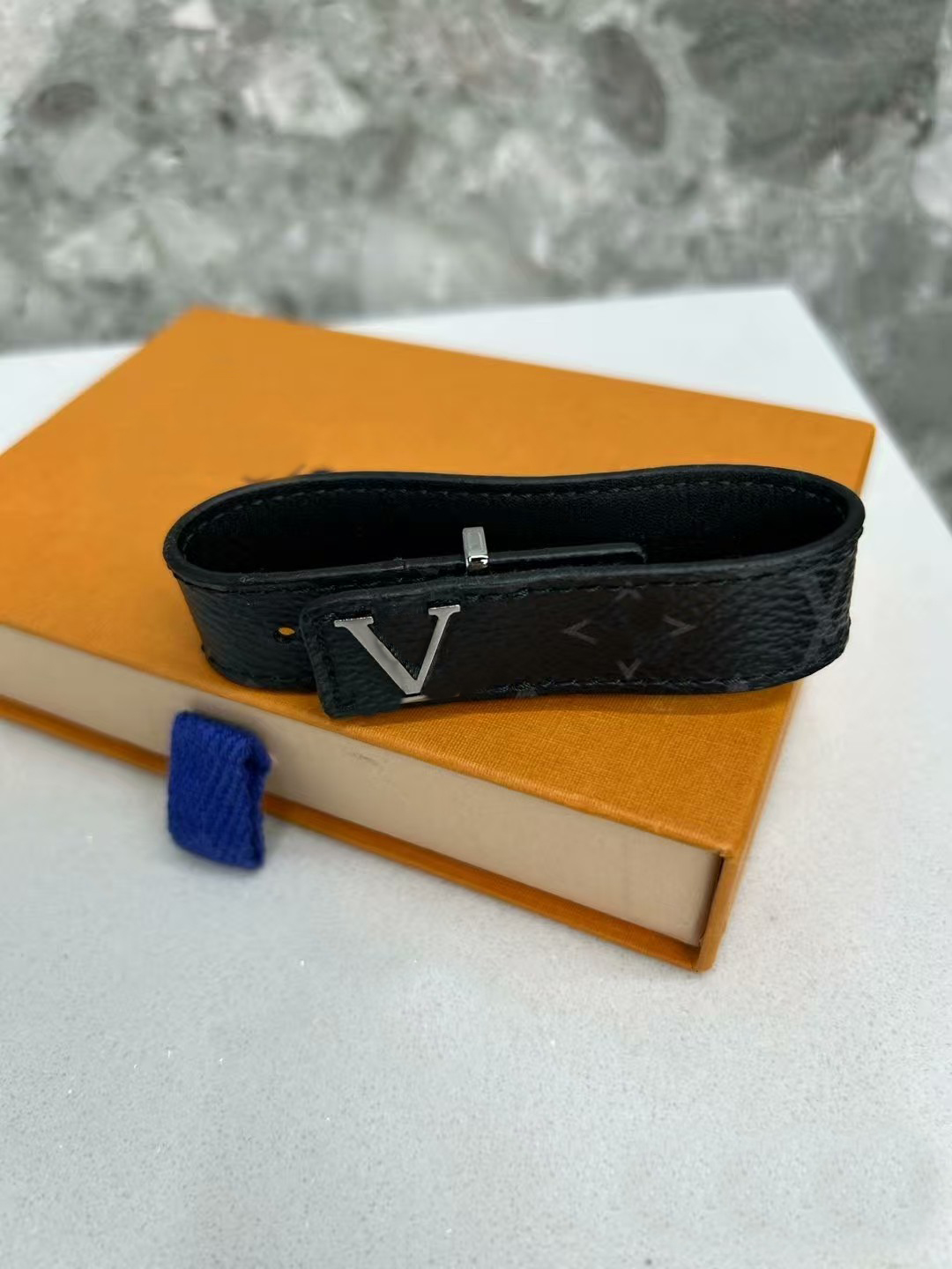 Classical Mens Luxury Leather Bracelet Designer Bracelet Fashion Jewelry Women Bracelet Designer Hardware Plated Gold Hip-hop Titanium Steel Gift Optional Box