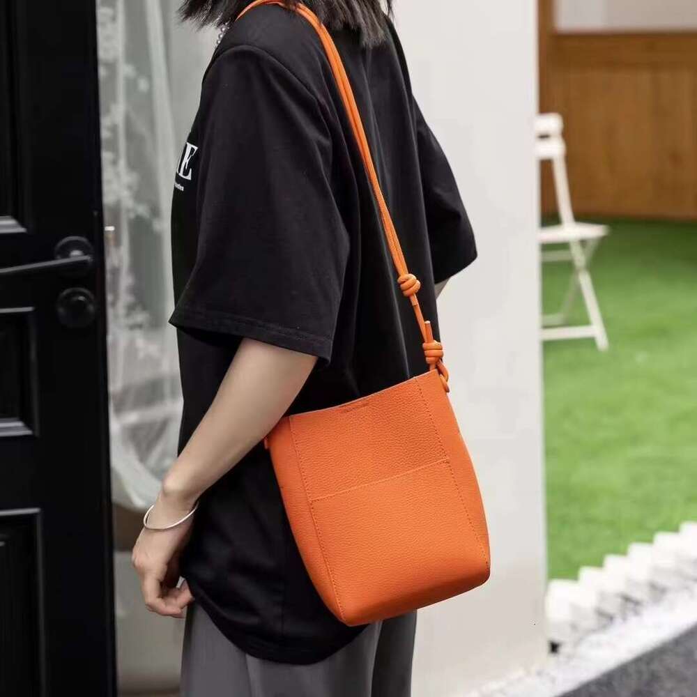 2024 Light-Colored Leather Bucket Female Fashion Simple Crossbody Bag Travel Mobile Phone Purses And Handbags