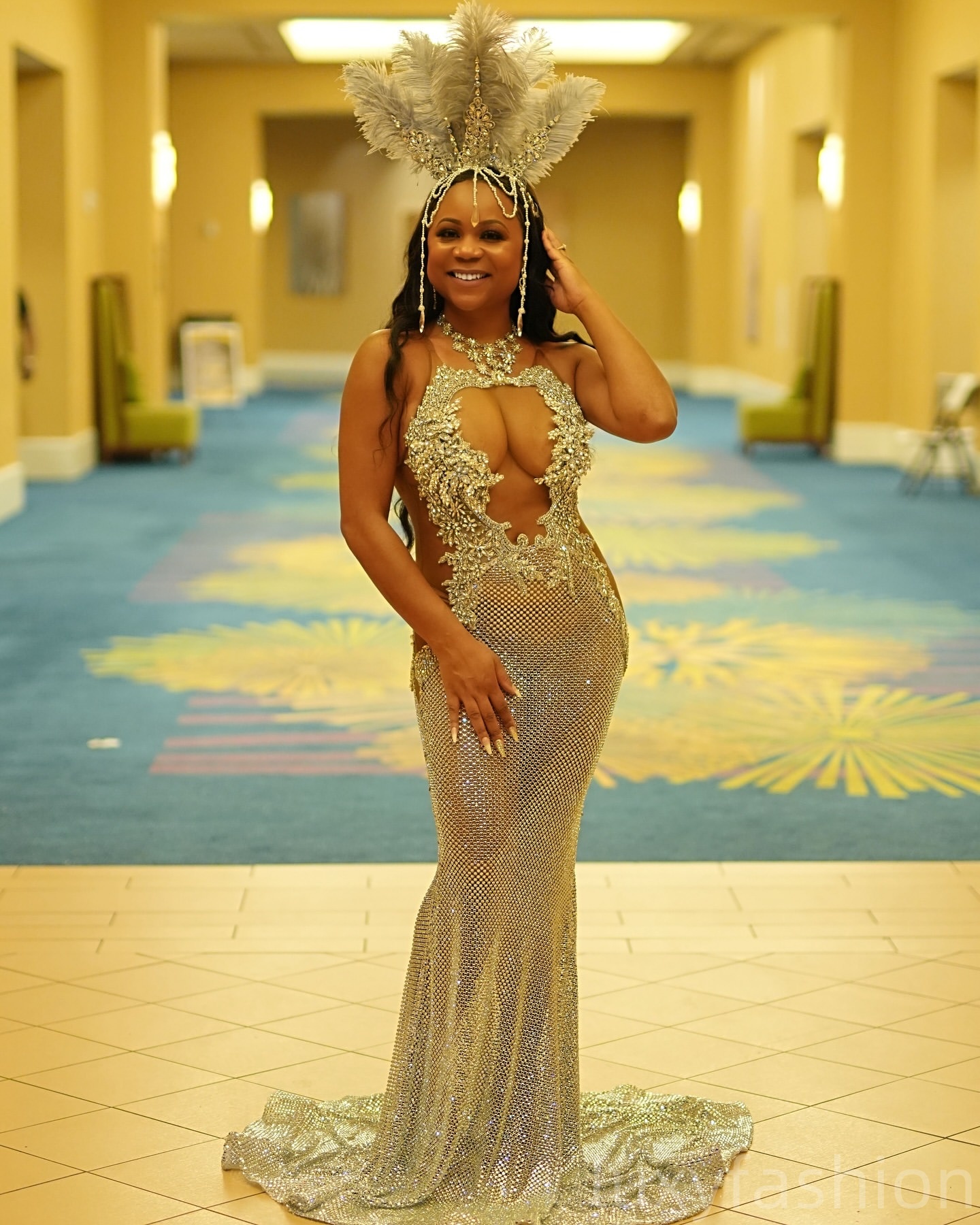 Aso Ebi 2025 Gold Illusion Mermaid Prom Dresses Crystals Sequined Sheer Neck Evening Formal Party Second Reception Birthday Gowns Dress For Special Oc
