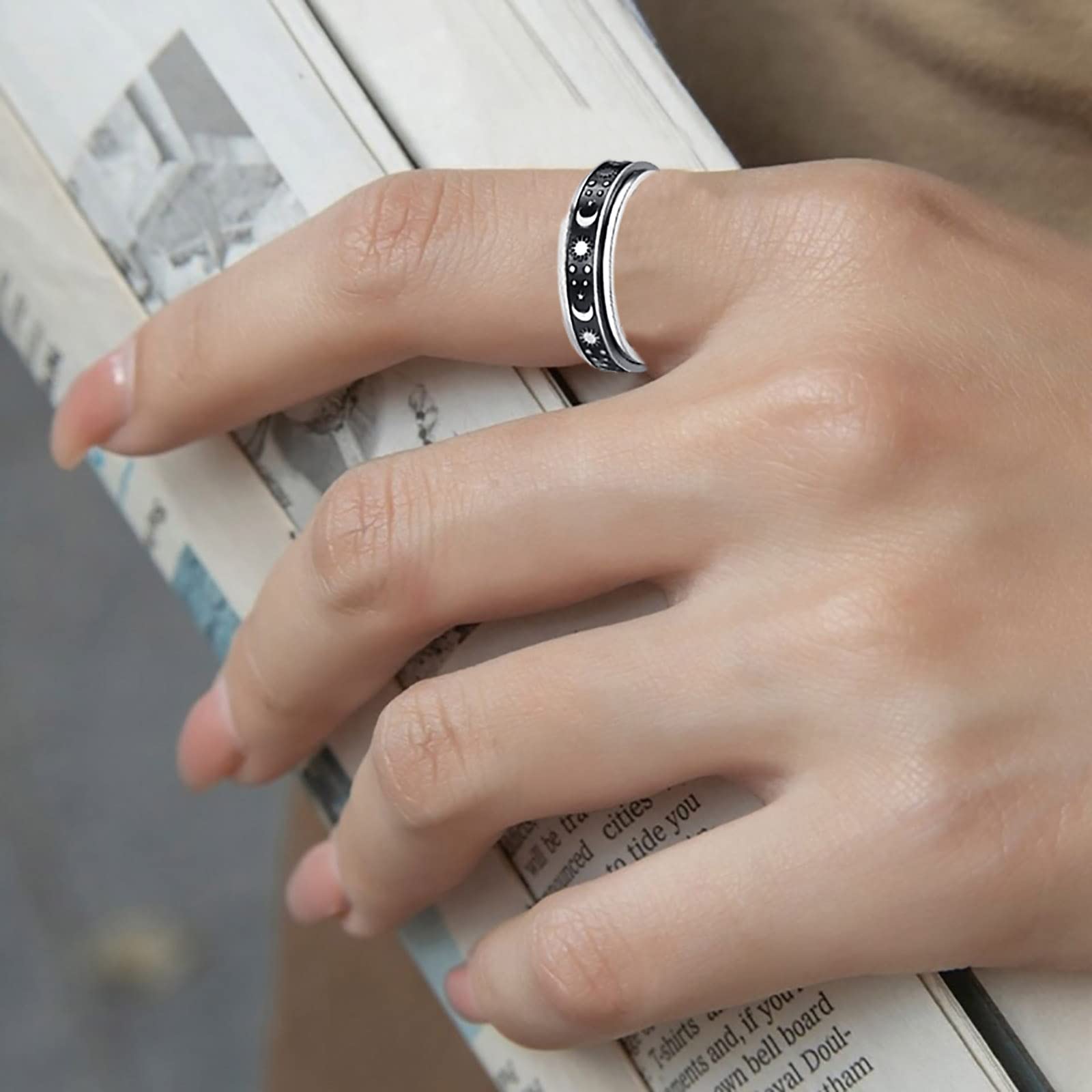 Fashion titanium steel men's and women's star and moon decompression rotating ring ing wind vintage jewelry designer ring JZ000A4