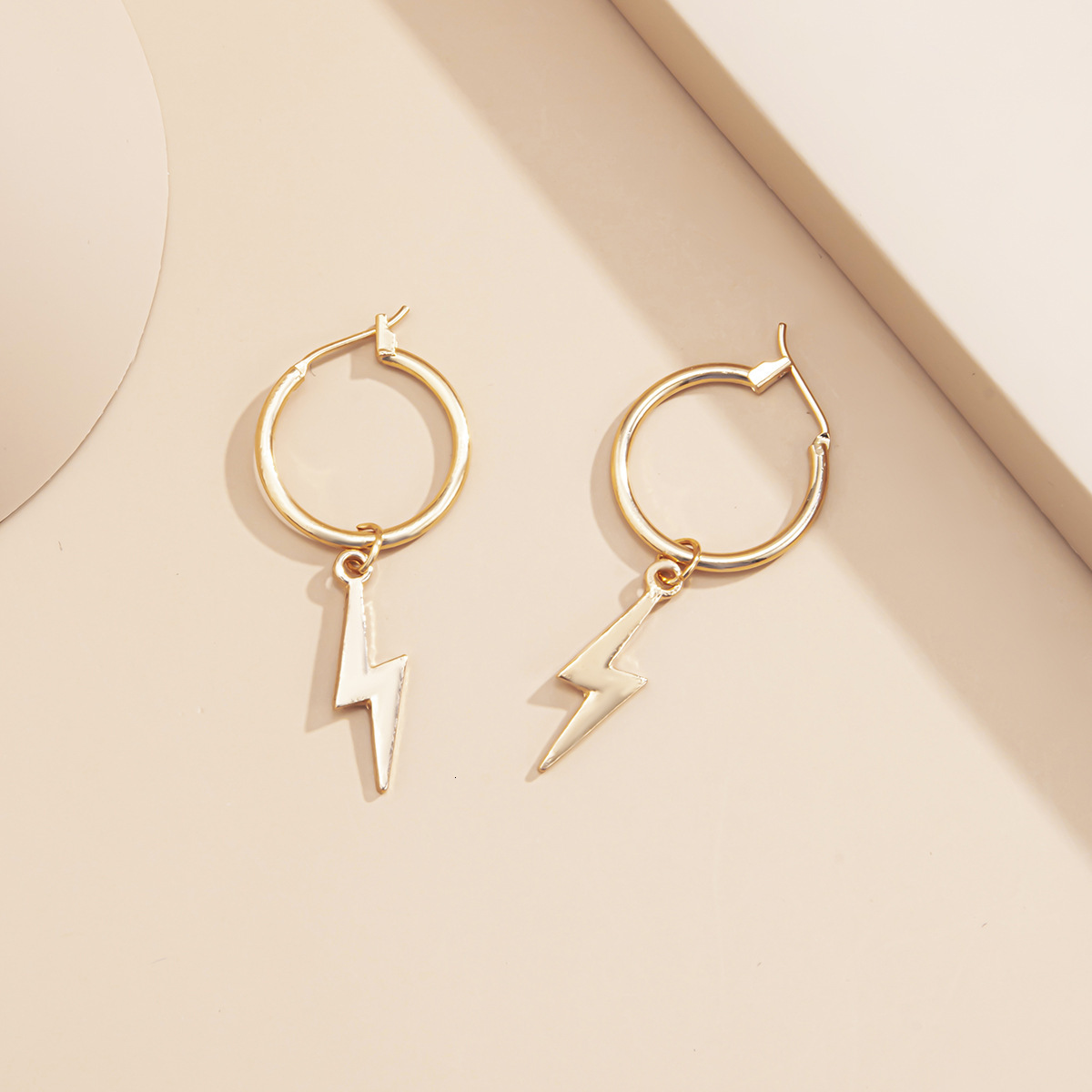designer Minimalist Lighing Fashion Creative Personality, Trendy Cool, Versatile Alloy Earrings, Woman Jewelry