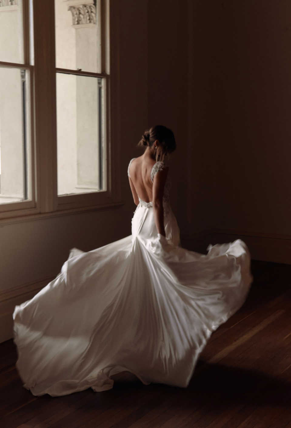 Gorgeous A-line Wedding Dresses Long Sleeves Flower Appliques Short Sleeve High Side lace Up Court Gown Custom Made Plus Size Bridal Dress Vestidos De