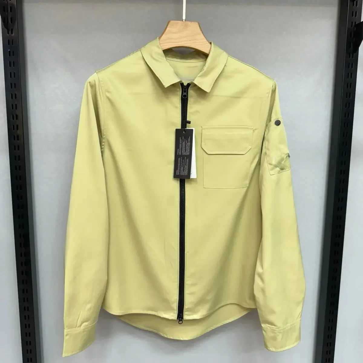 2024 New Nylon Couple Jacket Waterproof and Windproof Function Jacket Casual Lightweight Luxury Mens Wear X250213