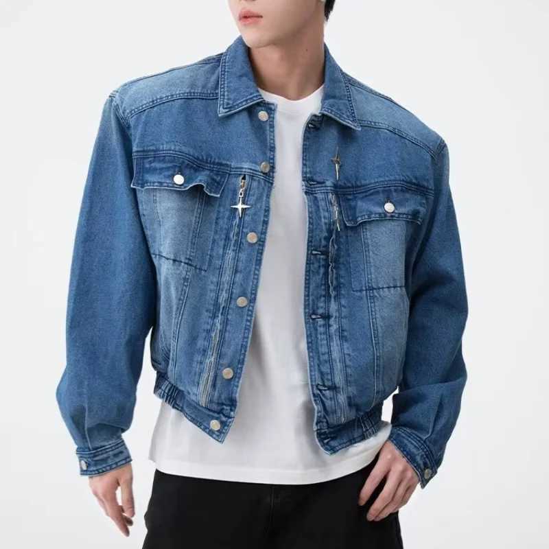 Mens Clothing American Vintage Blue Denim Jacket Loose Outwear Men Wide Shoulder Short Jeans Coats Casual Pockets High Streetwear X250213