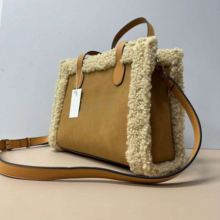 Lamb Wool New Women's Fashionable Plush Handbag
