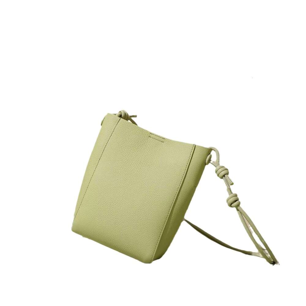 2024 Light-Colored Leather Bucket Female Fashion Simple Crossbody Bag Travel Mobile Phone Purses And Handbags