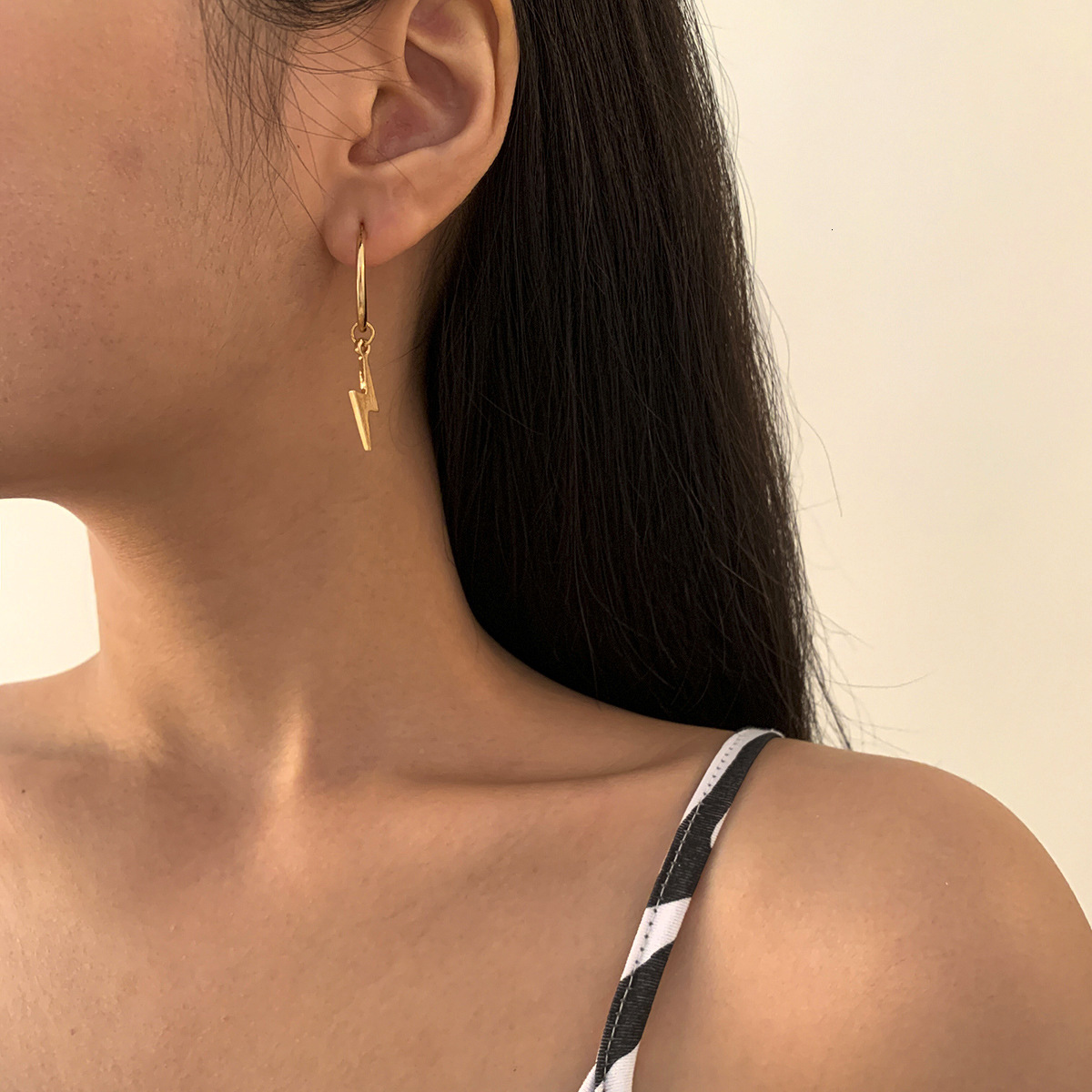 designer Minimalist Lighing Fashion Creative Personality, Trendy Cool, Versatile Alloy Earrings, Woman Jewelry