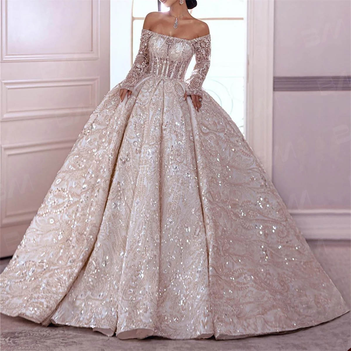 Exquisite Ball Gown Wedding Dresses Strapless Sequins Long Sleeves Pearls Backless Zipper Court Gown Pleats Custom Made Bridal Gown Plus Size Vestidos