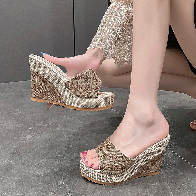 2025 new hot free shipping designer sandals for womens brown New wedge sandals Fashionable and versatile