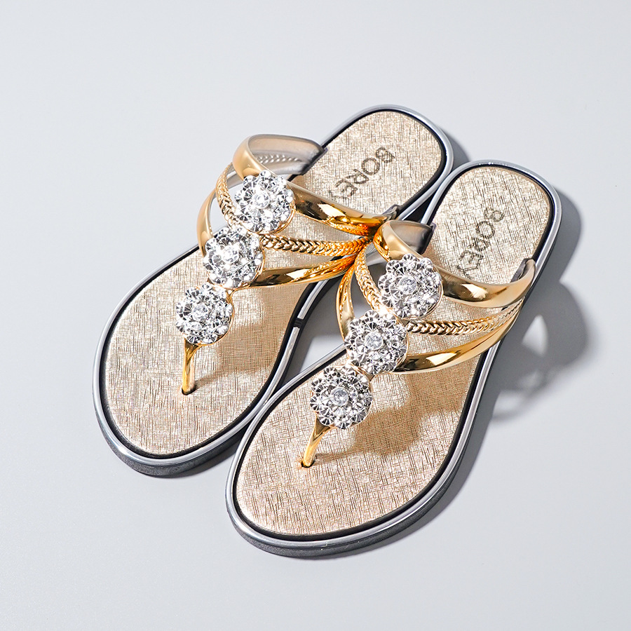 2025 free shipping designer slippers for womens flat slippers black sliver rose red champagne Summer new beach leisure flip flops