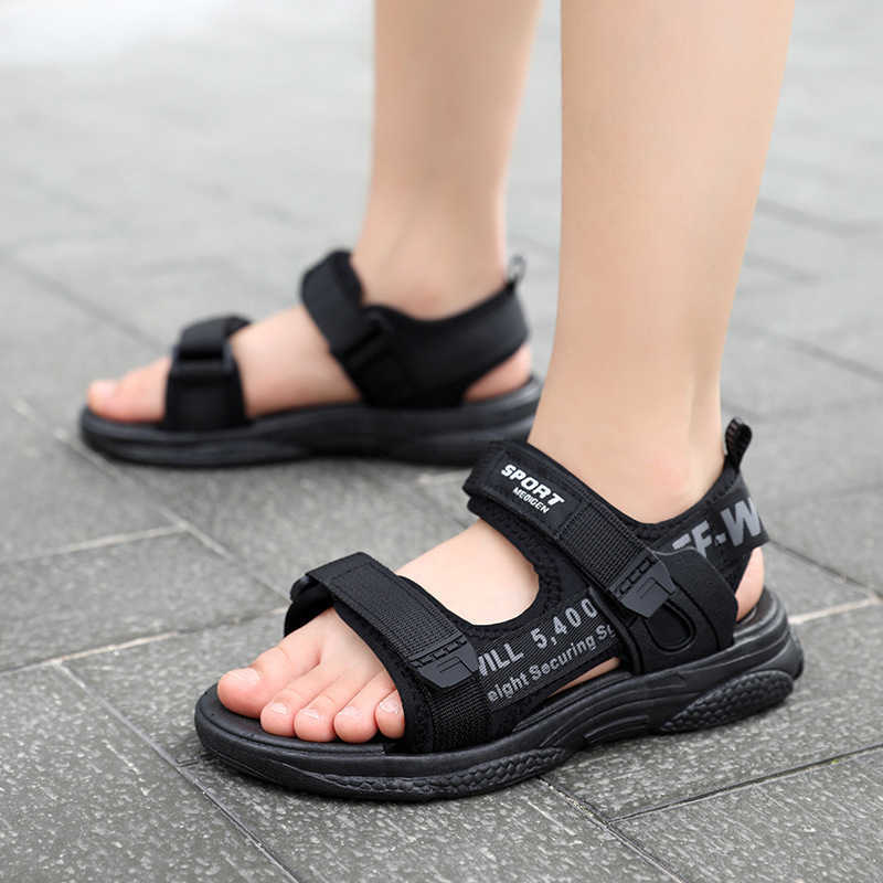 Sandals Boys Sandals 2024 Summer Childrens Sandals Fashion Lightweight Childrens Beach Shoes Solid Boys Shoes Trendy H250212