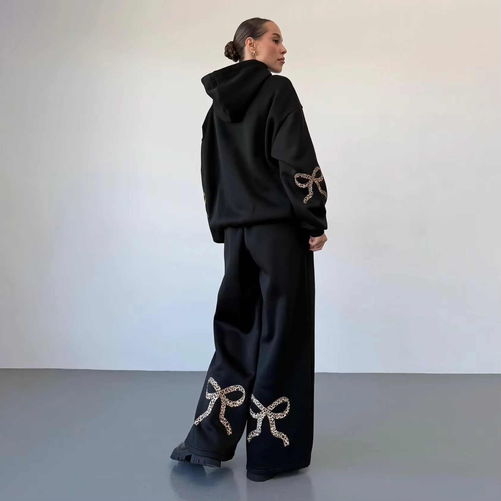Trendy Bow-Design Sweatshirt Set For Women - Chic & Stylish Autumn/Winter Two-Piece Outfit
