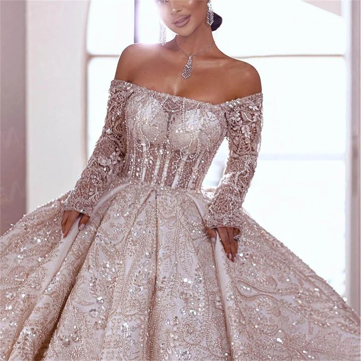 Exquisite Ball Gown Wedding Dresses Strapless Sequins Long Sleeves Pearls Backless Zipper Court Gown Pleats Custom Made Bridal Gown Plus Size Vestidos