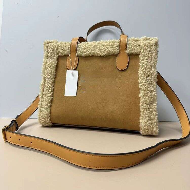 Lamb Wool New Women's Fashionable Plush Handbag