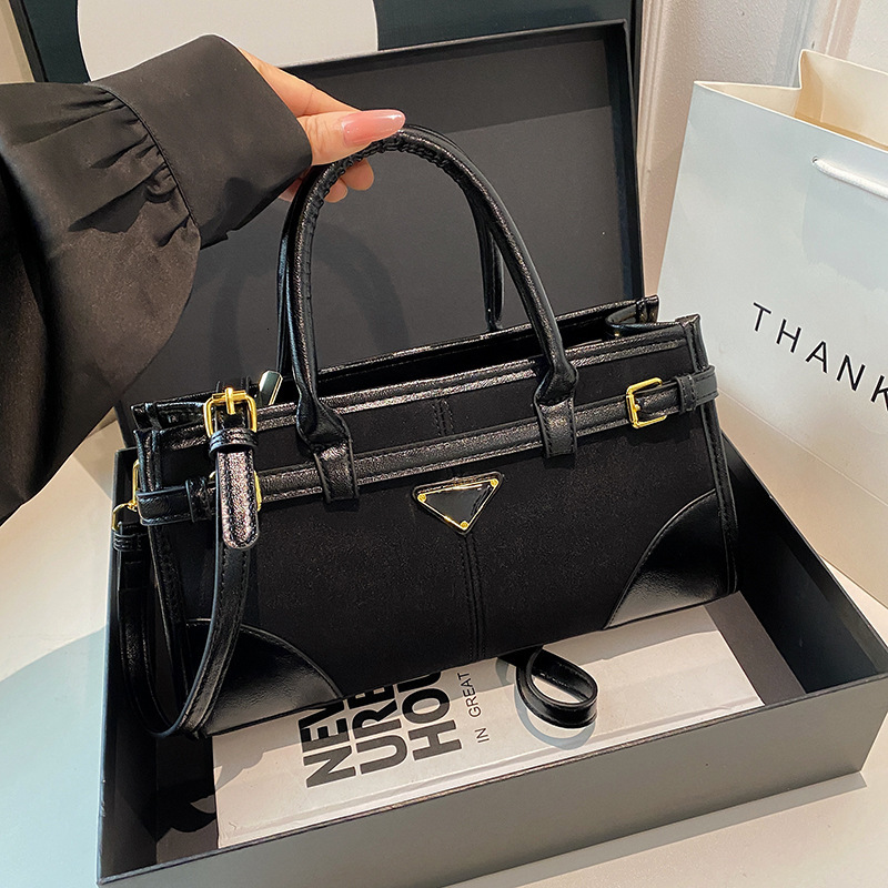 Coffee Colored Super Popular Designer Women's Handheld Magic Wand 2025 Spring New Trend High-end Feeling Light Luxury Niche Commuting Crossbody B