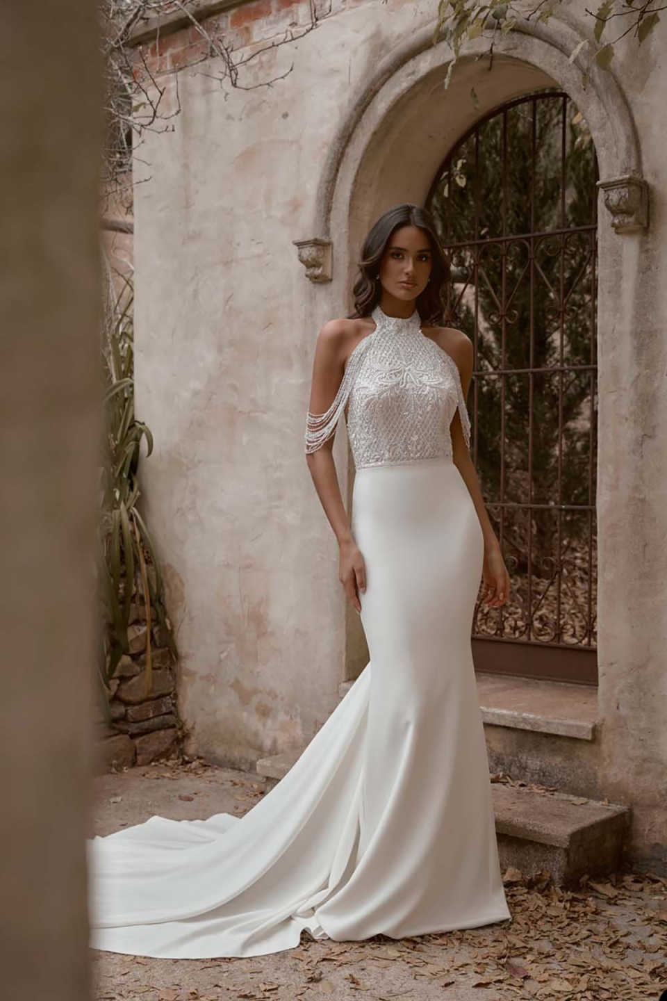 Elegantly Plunging Neckline Mermaid Wedding Dresses Halter With Full Sleeve Delicate Sash Appliques Satin Bridal Gowns Sweep Train Backless Vestido de