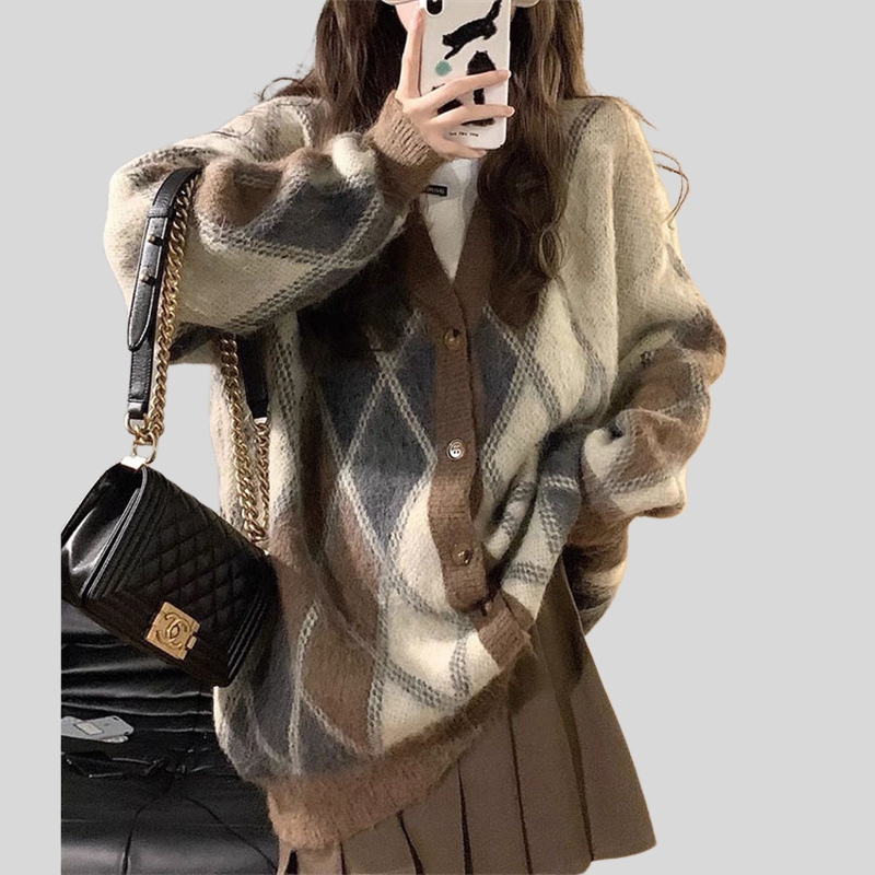 Japanese retro diamond sweater women's autumn and winter loose lazy style design sense niche soft waxy knitted cardigan jacket