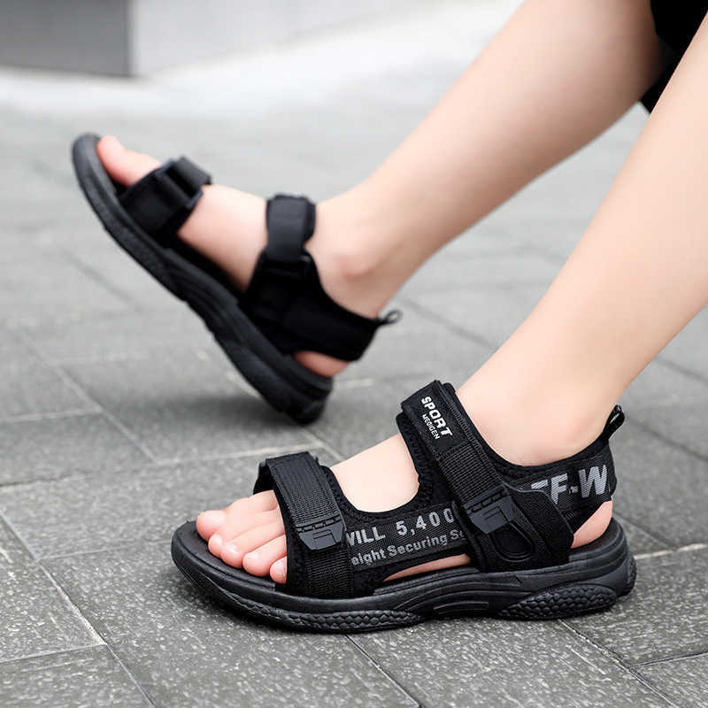 Sandals Boys Sandals 2024 Summer Childrens Sandals Fashion Lightweight Childrens Beach Shoes Solid Boys Shoes Trendy H250212