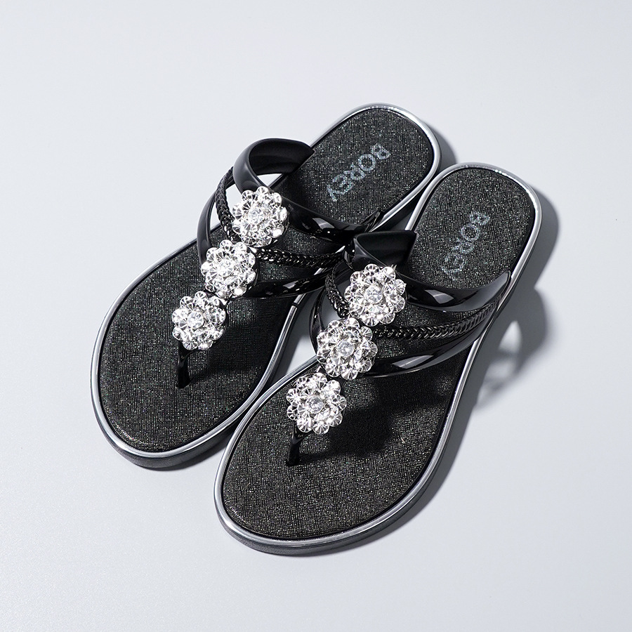 2025 free shipping designer slippers for womens flat slippers black sliver rose red champagne Summer new beach leisure flip flops