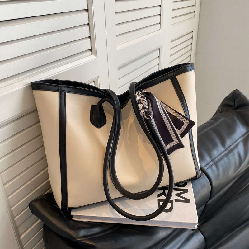 2025 Large capacity tote bags for women single shoulder tote bag shopping bag new high quality commuting fashionable and versatile bag work tote