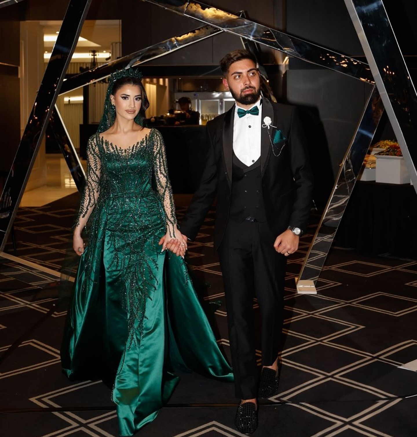 Emerald green beaded Evening Dresses illusion long sleeve gala women satin dresses for special ocns