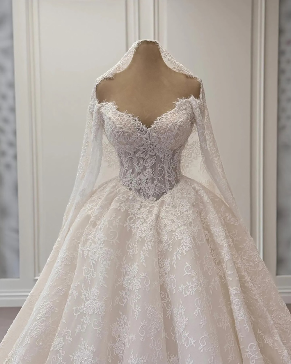 A-Line Wedding Dress Lace For Bride Off Shoulder Long Sleeves Wedding Gown Lace Sequins Beads Sweep Train Robe De Mariee