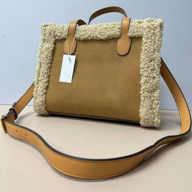 Lamb Wool New Women's Fashionable Plush Handbag
