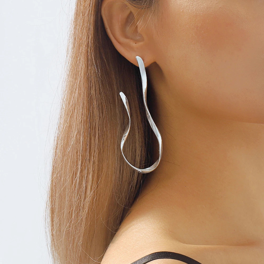 Exaggerated Irregular Line Large Pendant Earrings for Women Minimalism Asymmetric Distortion Personalized Accessories Fashion Jewelry 250210