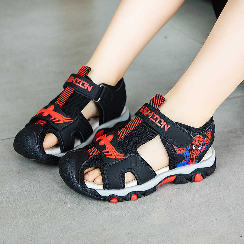 Sandals Boys Baotou Sandals 2025 New Summer Childrens Spider Man Sandals Soft Bottom Non slip Primary School Beach Sandals H250212