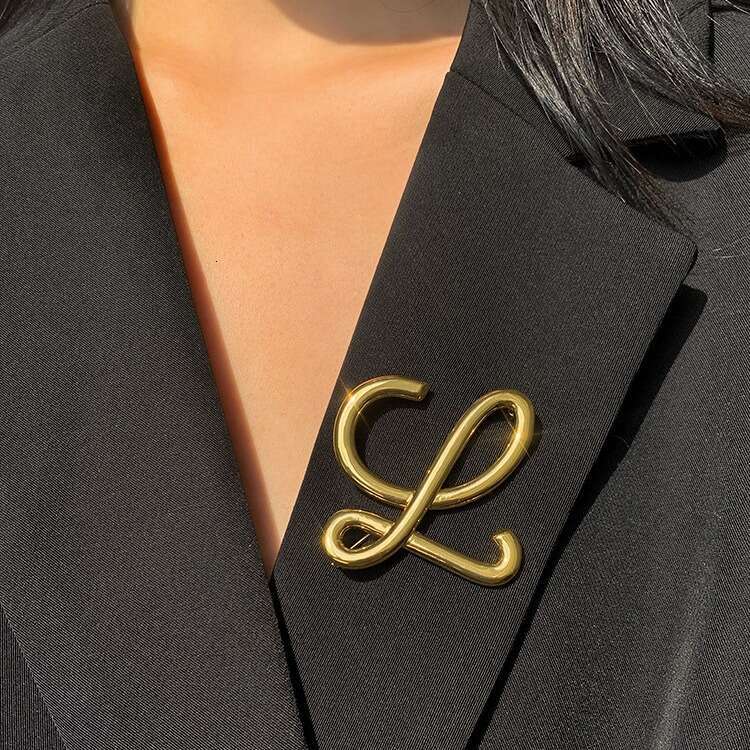 Luo Family Coldness Style Letter Middle Ages 2024 Brooch Ins High Grade Light Personalized Coat Clothes Women