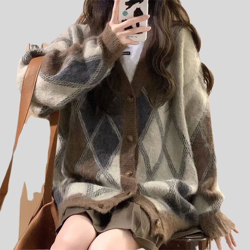 Japanese retro diamond sweater women's autumn and winter loose lazy style design sense niche soft waxy knitted cardigan jacket