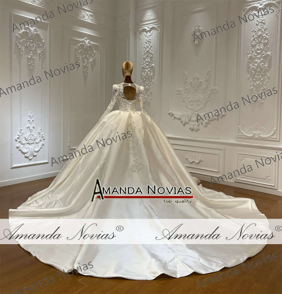 Custom wedding dress with V-neckline and lace beads