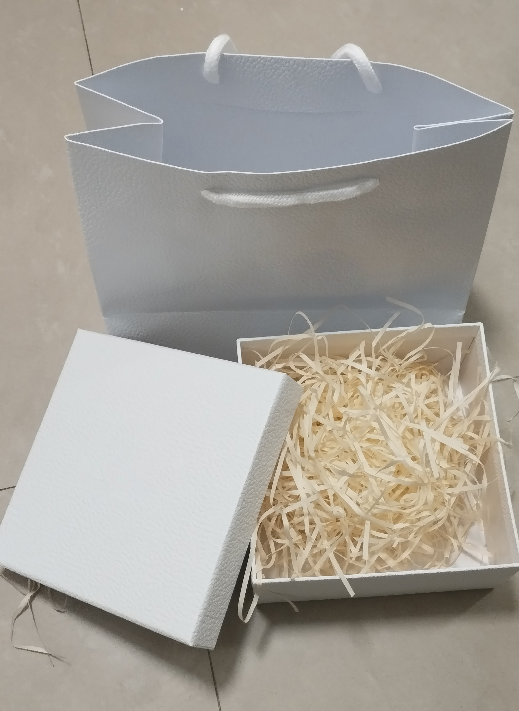 Cosmetic Organizer Makeup Tools Large-Compartment Box Ideal for Organizing Beauty Products