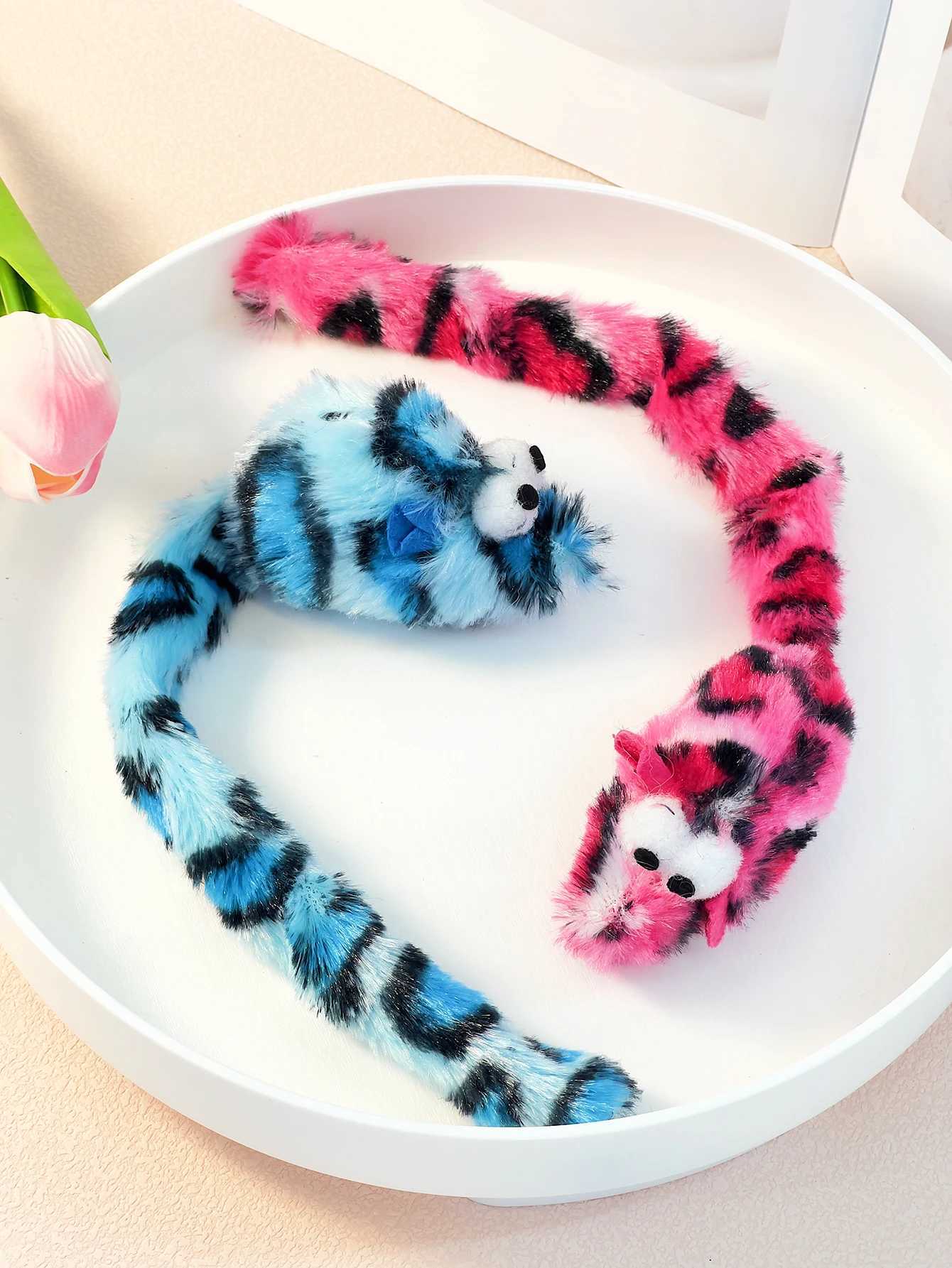 A long-tailed stuffed mouse cuddle toy tail has a rustling interactive fun since hi cat toyT250214