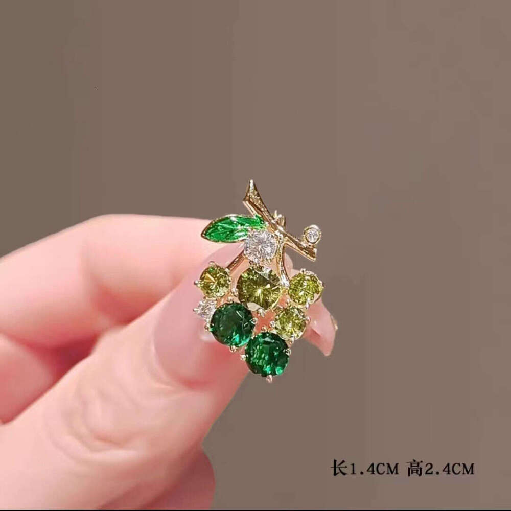 Mini Exquisite Grape Pins with Temperament and Versatile Suit Bracelet Cute Anti glare Fixed Buckle Women's Compression Lapel Purple