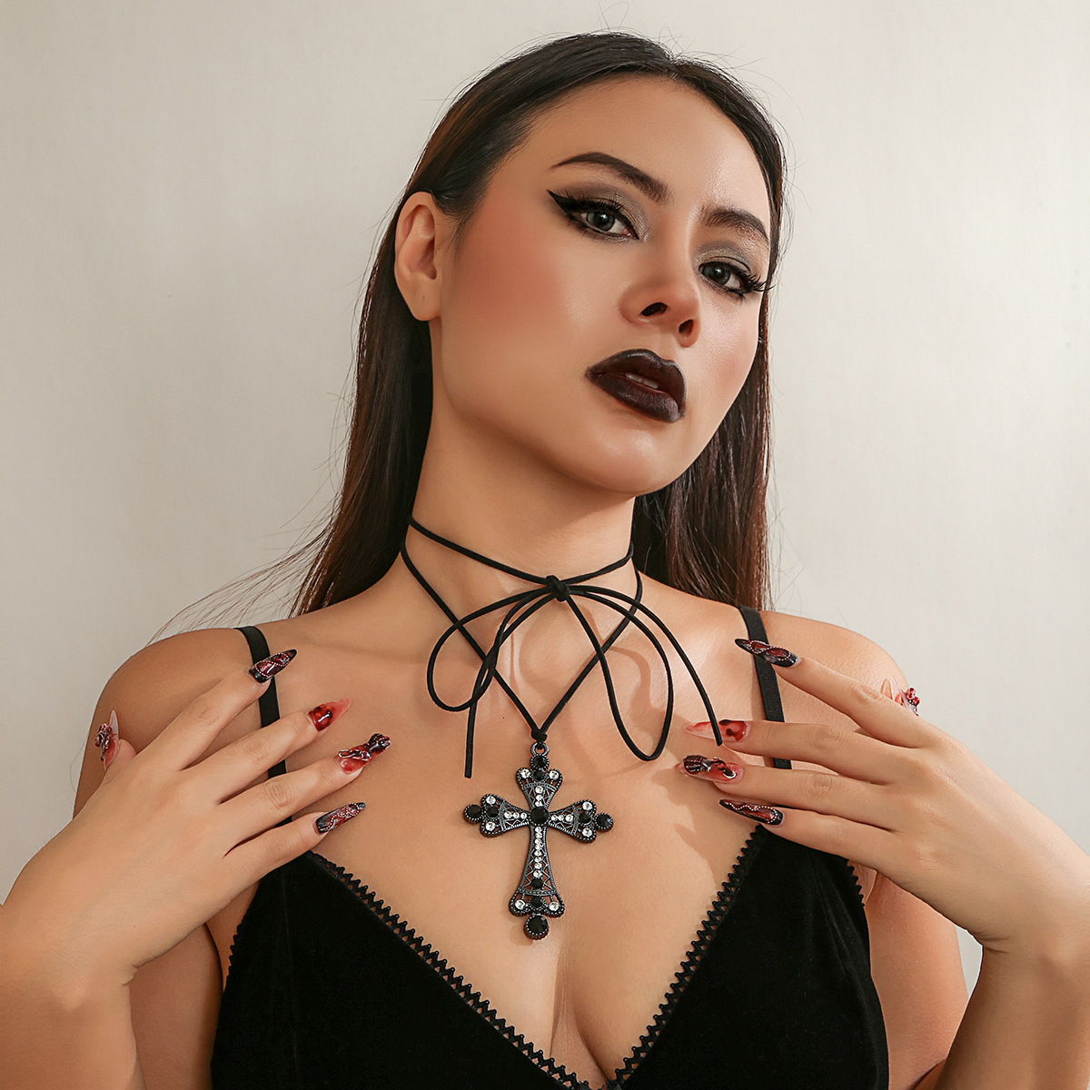 Woman Exaggerated punk style necklace, female niche accessory, cross, rhie drawstring collar, sweet and cool choker