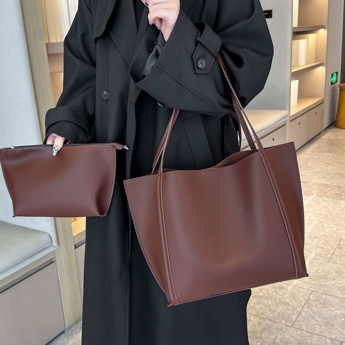 Fashionable Wide-Mouth Carryall with Spacious Interior - New Style Shoulder Bag