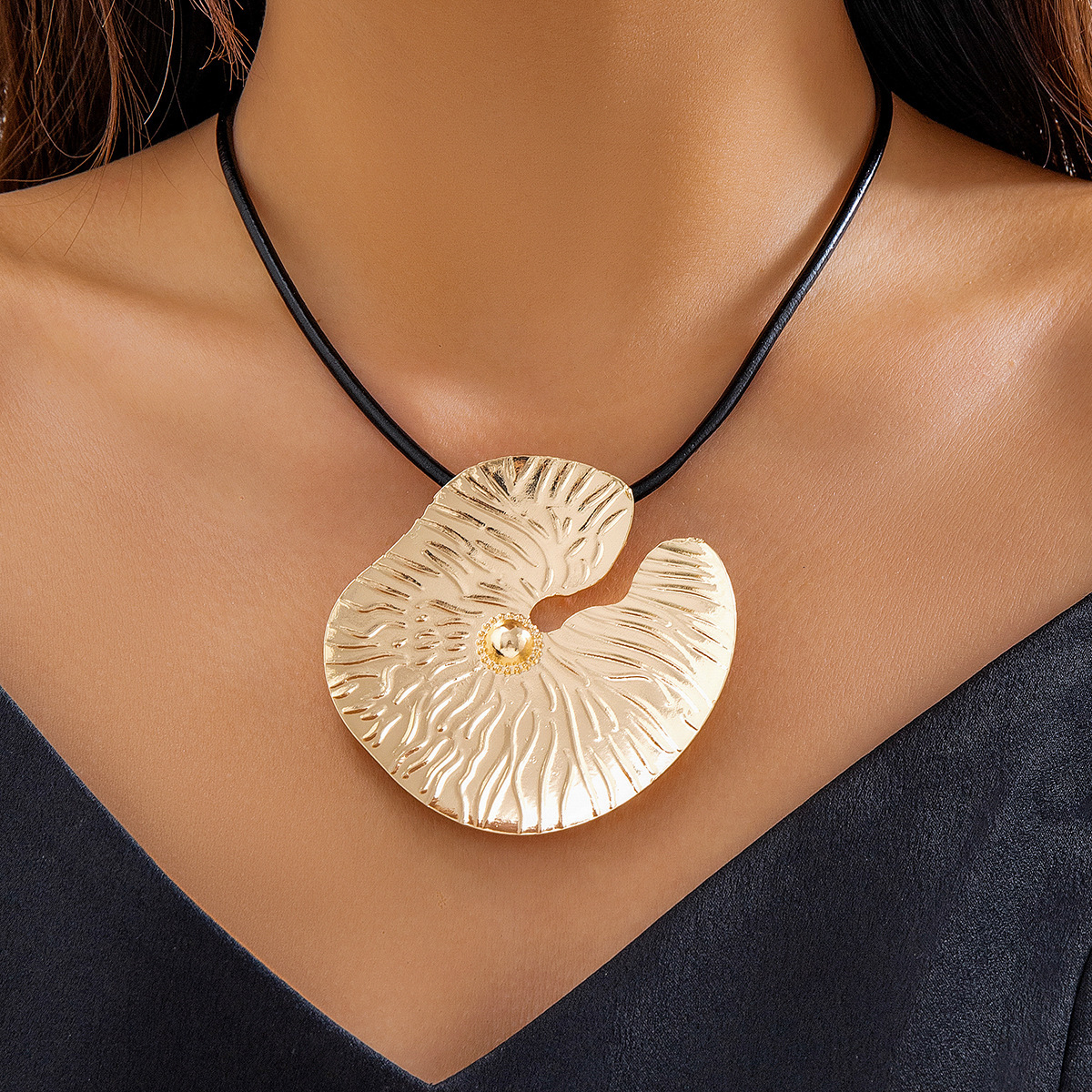 Woman Exaggerated Punk Cyber Style Metal Jewelry with Lotus and Large Leaves Necklace for fashion Women
