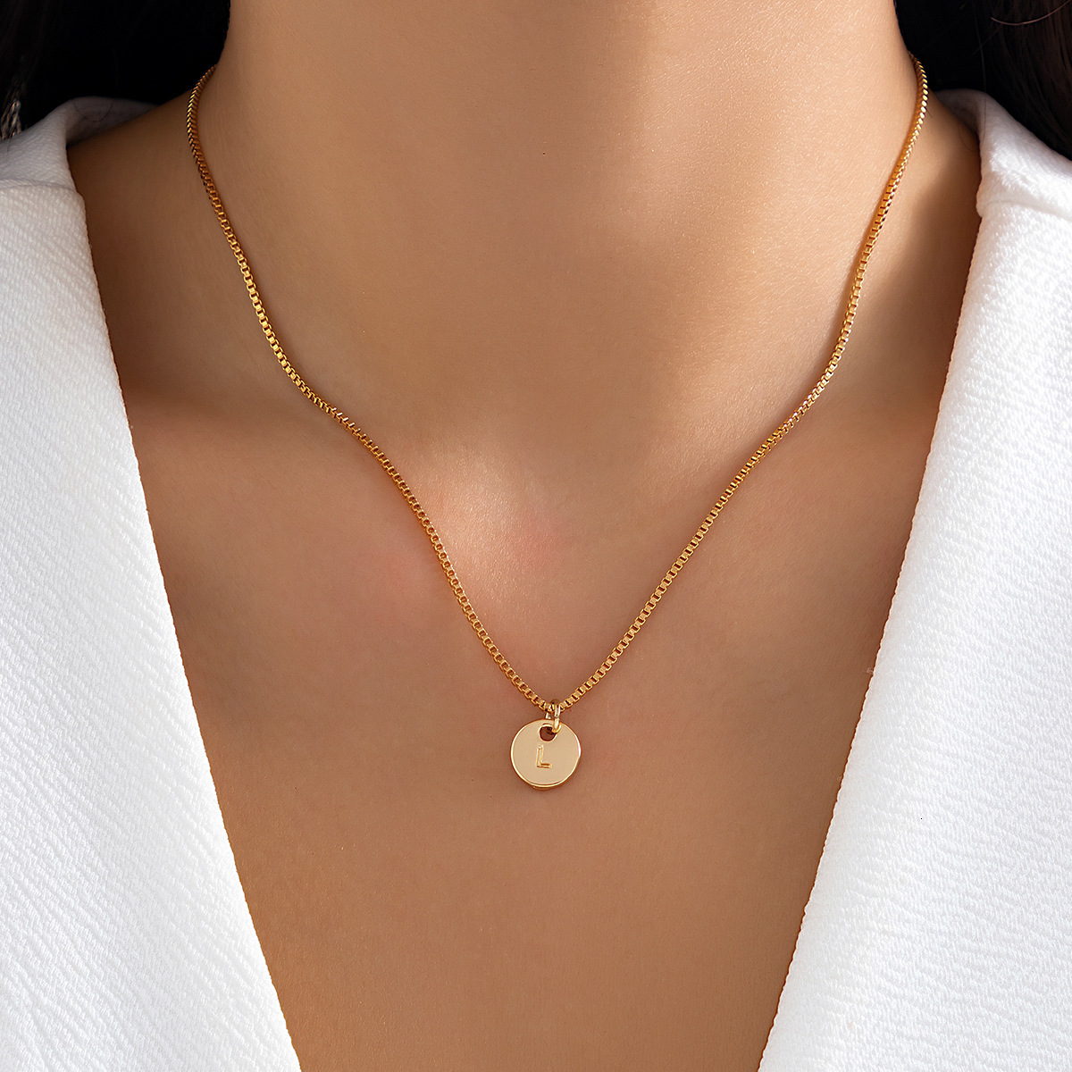 Women fashion Minimalist 26 English Letter Pendant Necklace Personalized Sculpture Small Round Card Item designer Jewelry