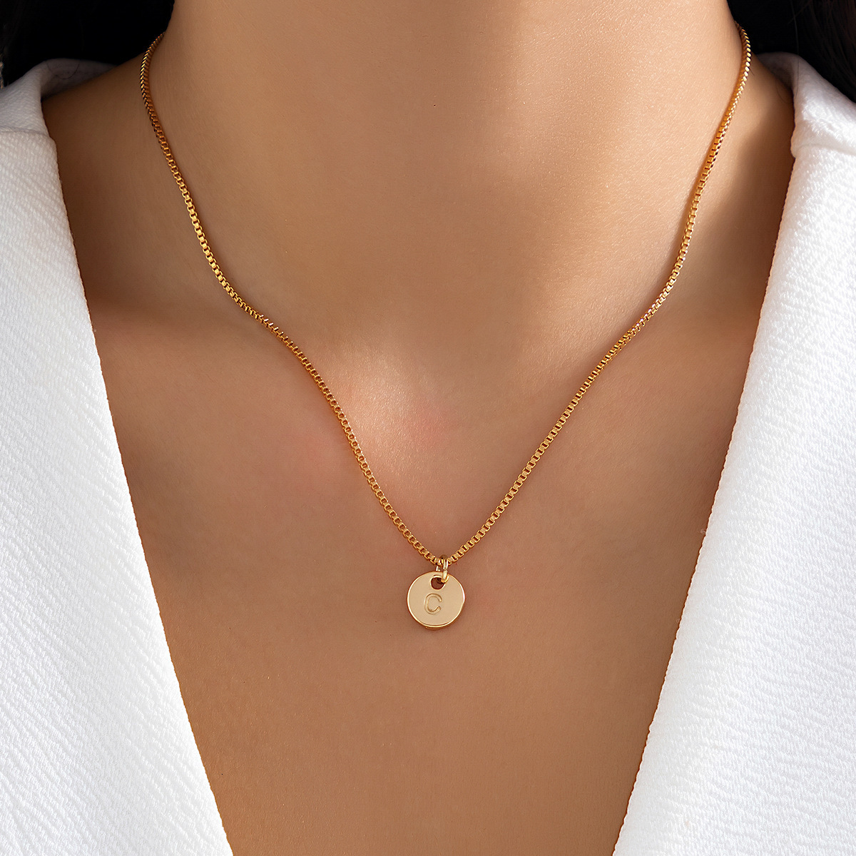 Women fashion Minimalist 26 English Letter Pendant Necklace Personalized Sculpture Small Round Card Item designer Jewelry