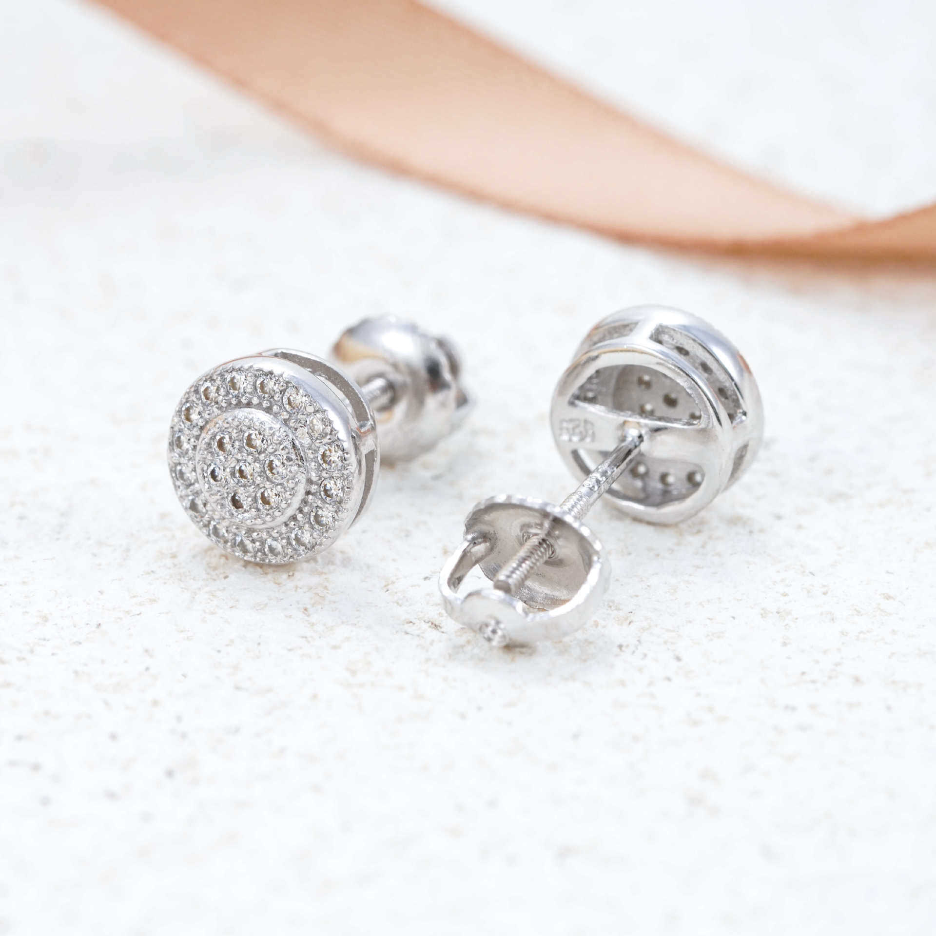 Fashionable 925 silver vv vs moissani personalized niche earrings for men and women light luxury trendy style