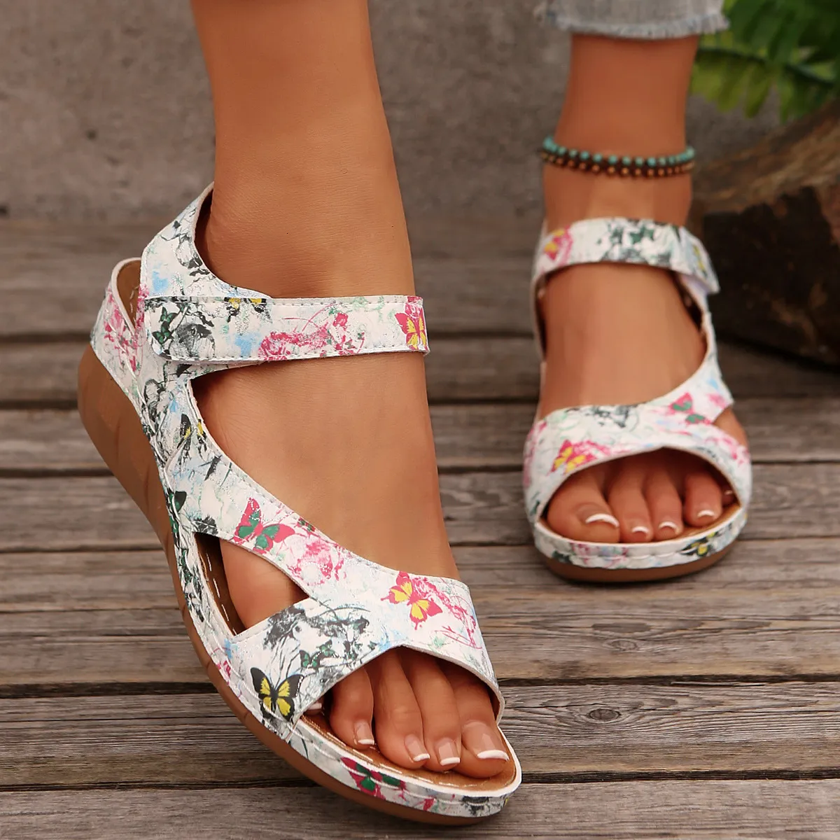 2025 New Summer Slope Heel Thick Bottom WomenShoes with Large Hollow Fish Mouth Velcro Trendy Casual Sandals zhanyishengli