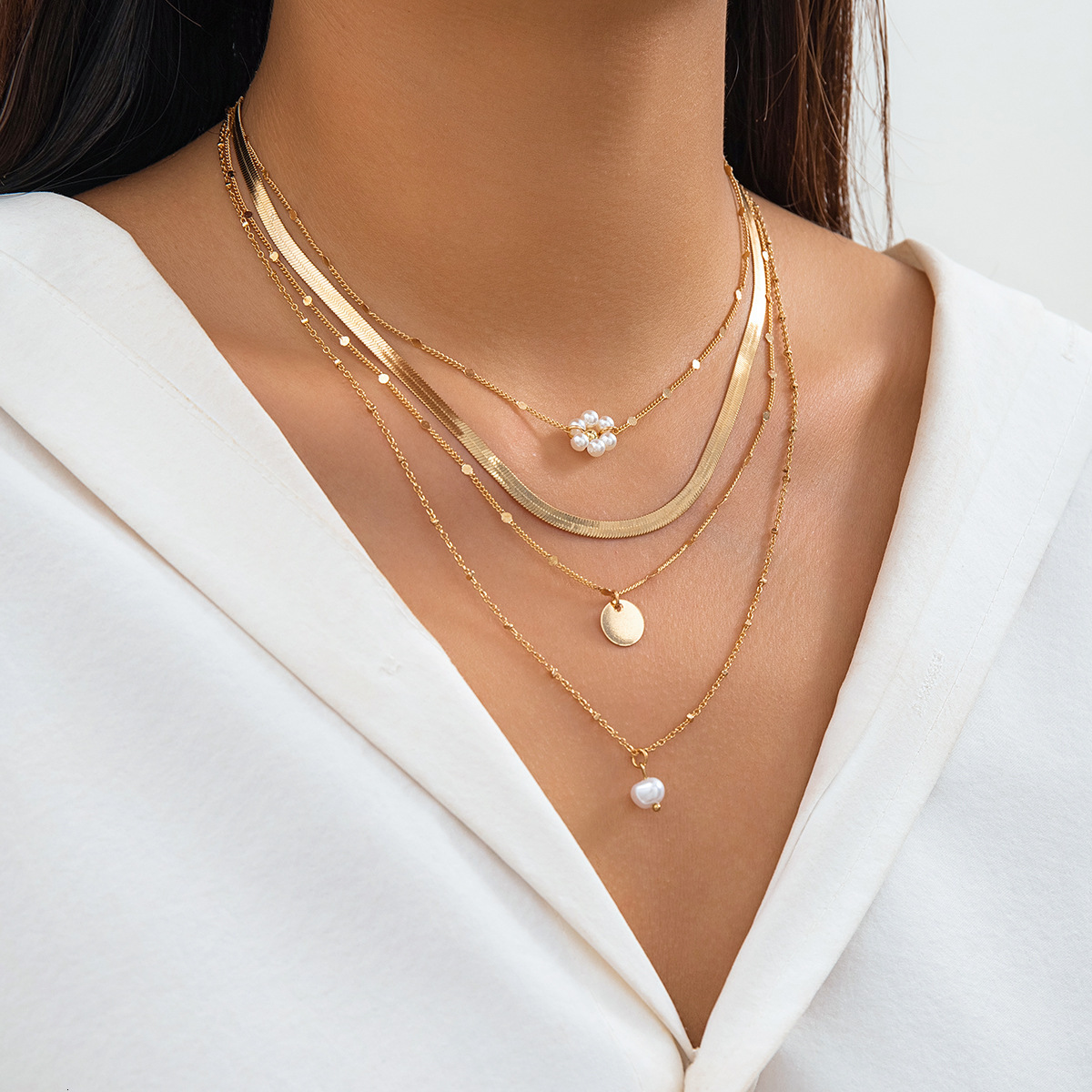 Woman fashion Simple, plain, glossy, personalized round tube necklace, versatile, layered metal snake bone chain necklace accessory