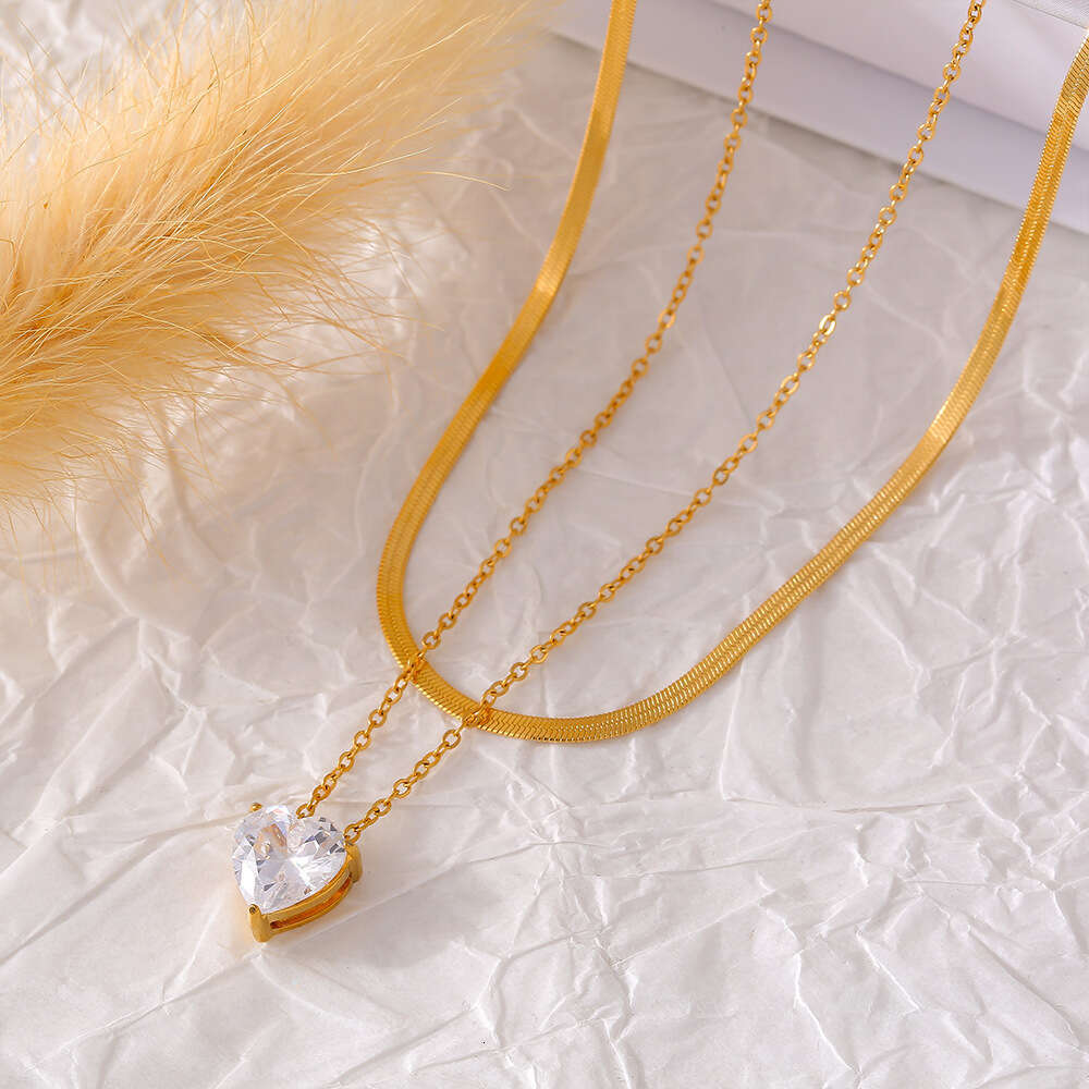 New niche love zircon pendant, layered collarbone chain, women's minimalist temperament, titanium steel gold-plated necklace