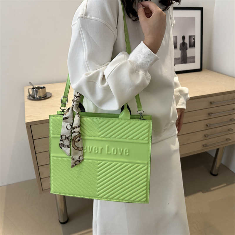 Designer new indentation leisure large capacity commuting pearl silk scarf with simple design hand-held crossbody womens bag