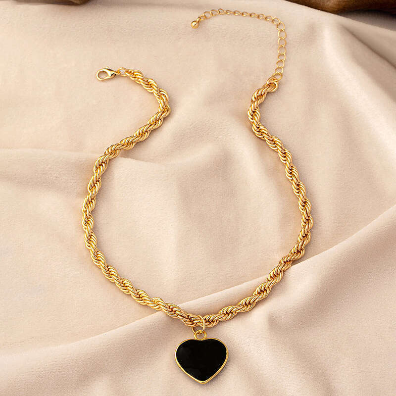 A new love heart black temperament necklace with a trendy, urious and niche design for women